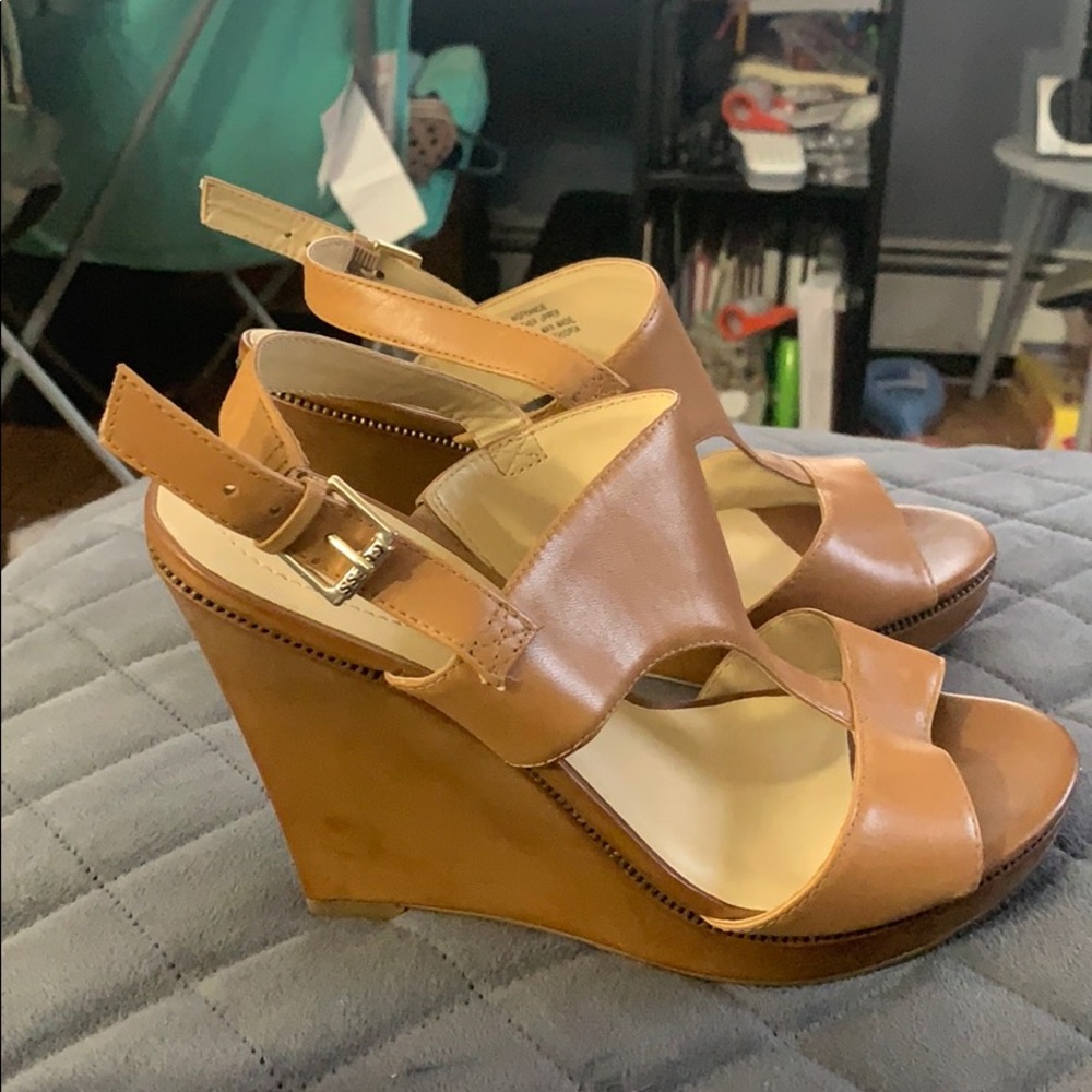 Guess wedges